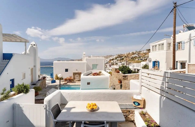 Pink Pelican Pool House ~ Amazing 2 Bed Villa Center Mykonos with free Parking