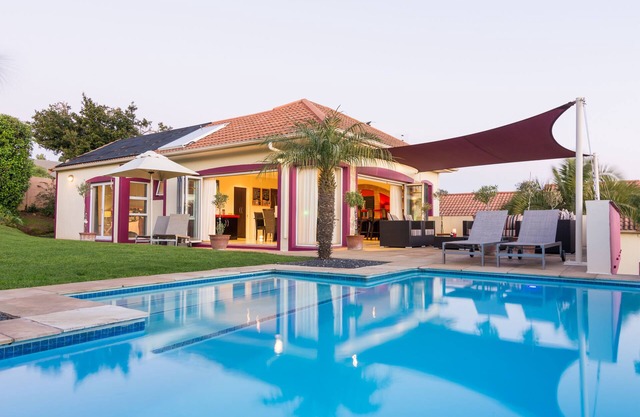 Pink Rose Guesthouse & Spa | FOR MEN ONLY | Room 2 apartment