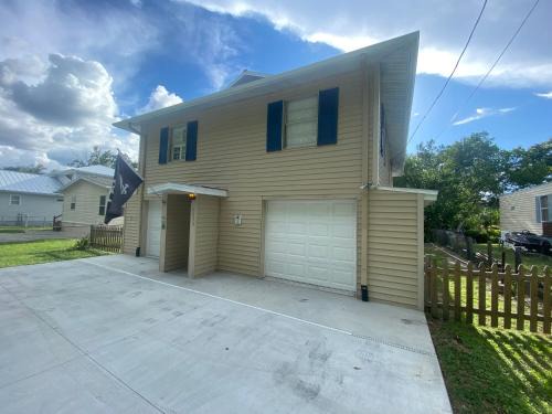 Pirate's Cove - Waterfront - Weeki Wachee River Access with Paddlecraft!