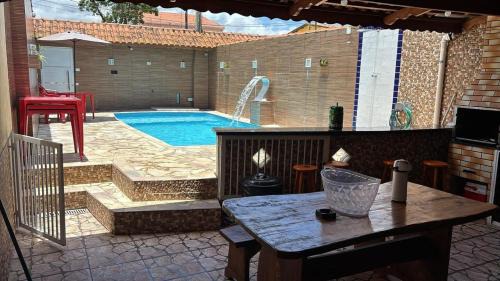 Piscina, Churrasqueira, Ar Condicionado e 3 Vagas de Garagem