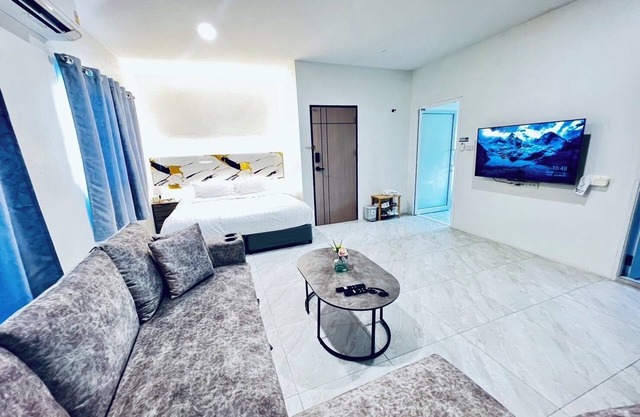 PJ Hostel & Bar