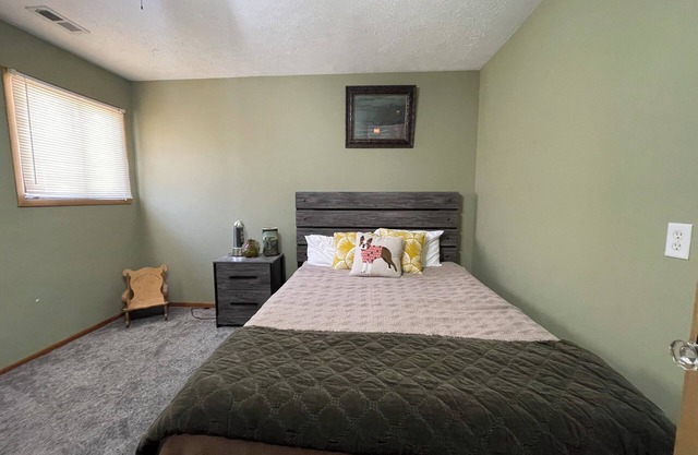 Play Del Omaha-escape to the beach 30 min to anywhere!