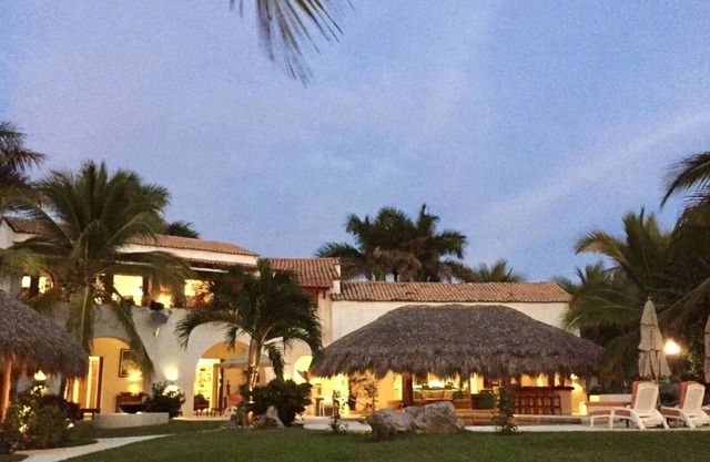 Playa Blanca Beachfront Estate (Adults only)