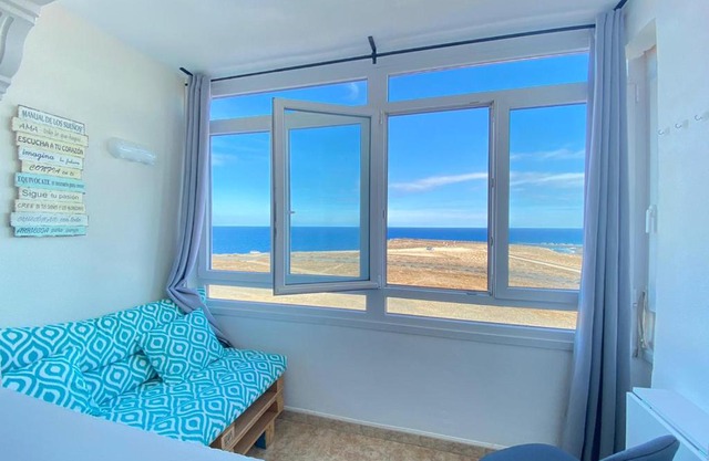 Playa del El Burrero vista al mar Lightbooking