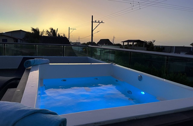 Playa y Jacuzzi con las estrellas en Salinas