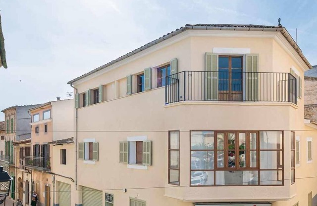 Plaza Maca, townhouse in the center of Campanet