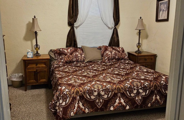 Pleasant 2-bedroom 2-bath house with AC in Carlyle