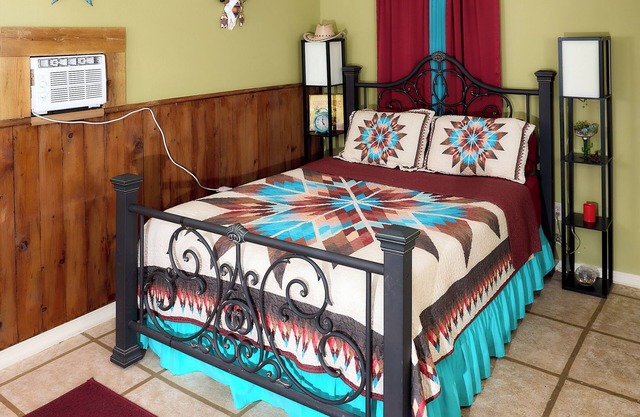 Pleasant Days Lodging Southwest Cottage