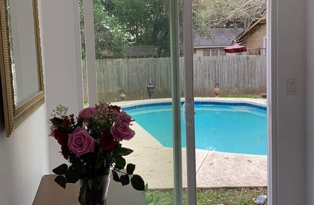 Pleasant, quiet studio by the gardens with in-ground pool access