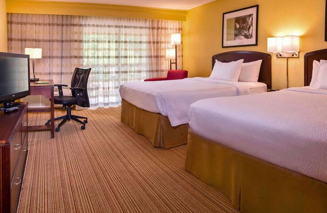 Pleasant Stay, Convenient Location! 3 Pleasant Units, Free Parking, Onsite Pool