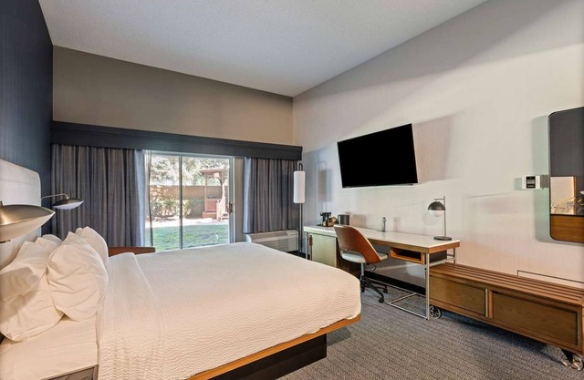 Pleasant Stay! Pet-friendly Hotel with Outdoor Poo