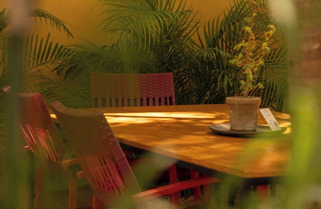 Plot 7 Cafe - Hotel. Beautiful and quiet Boutique Hotel, with cafeteria.