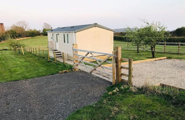 Plum Tree Lodge Set in 2 acres of Private Land