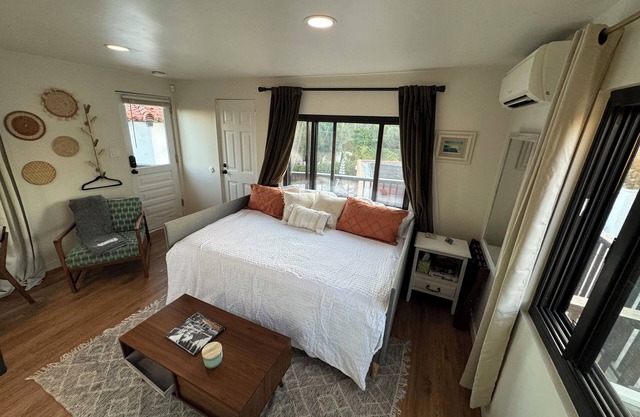 Plumosa Park Studio Casita with VIEWS!