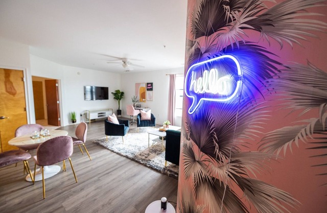 Plush Palm Paradise - West End