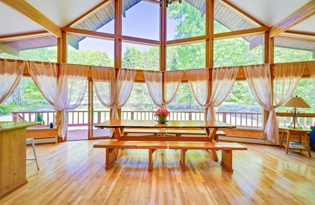 Pocono Chalet ~ Heated Pool ~ Sauna ~ Firepits ~ Game Room ~ Fireplaces