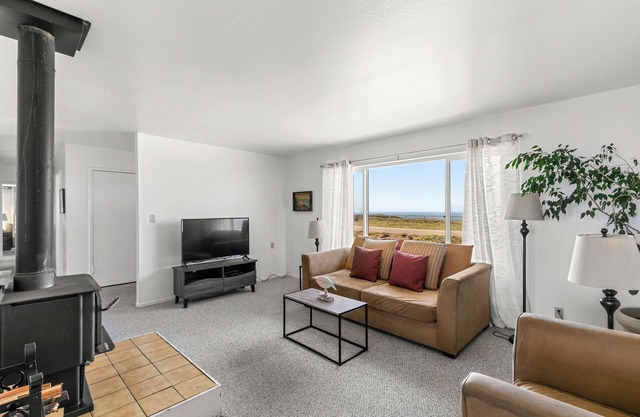 Point Arena Lighthouse - Assistant Keeper's House 2