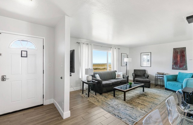 Point Arena Lighthouse - Assistant Keeper's House 4