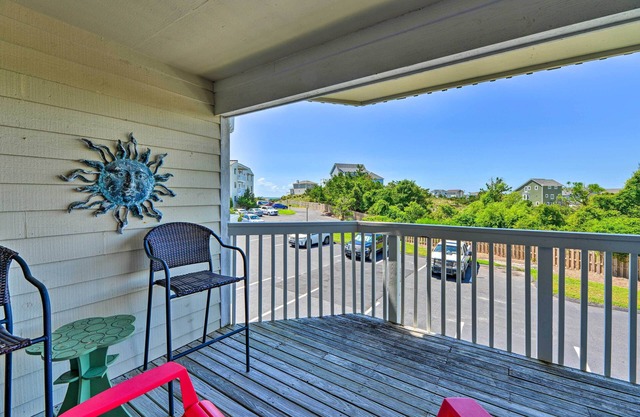 Point Emerald Resort Retreat: Walk to Beach!