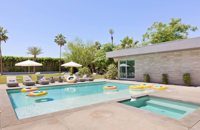 Polo Villa 10 by Avantstay Backyard Oasis w/ Putting Green 260320 6 Bedrooms