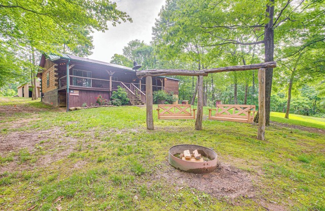 Pond & Fire Pit: Charming Log Cabin near Blue Rock