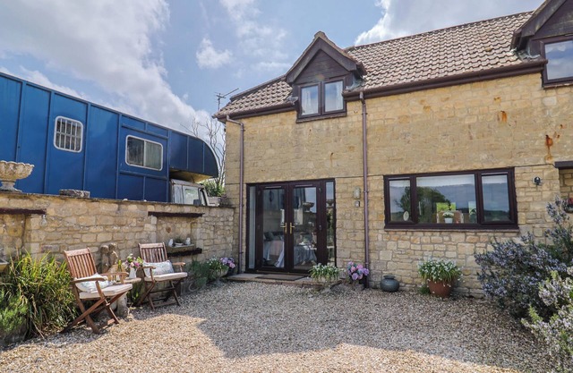 POND VIEW AT YEABRIDGE FARM, with a garden in Mosterton