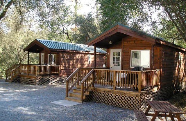 Ponderosa Camping Resort One-Bedroom Cabin 2