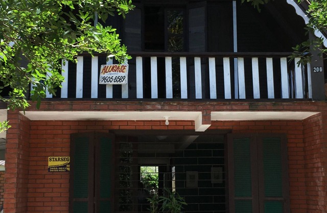 Pontal do Sul - Cozy Swiss-style Chalet. Pets are welcome.