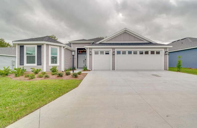 Pool Access and Screened Patio Home in The Villages