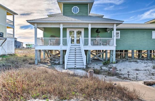 Pool Access and Steps to Beach Coastal Getaway!