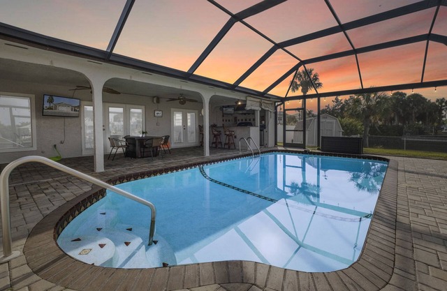 Pool-Dock-Kayaks-Outdoor Kitchen-Ping Pong! Waterfront paradise <3