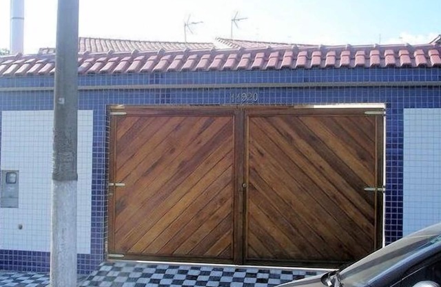 POOL HOUSE WITH 2 BEDROOMS AND 3 BATHROOMS