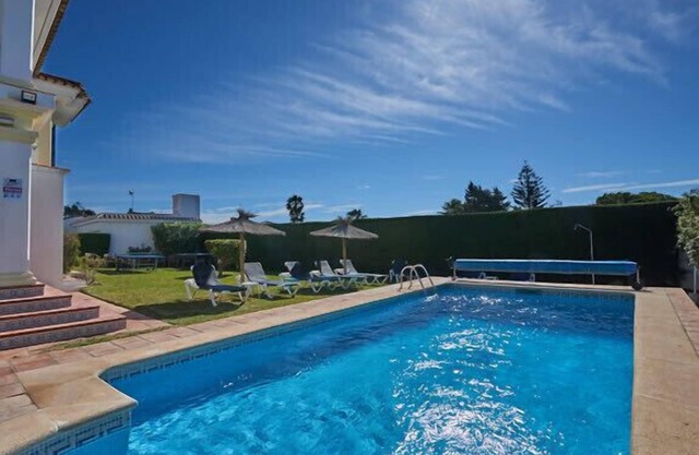 Pool, Pool table, Table tennis, 3 mins by car to Port, Walk to shops.