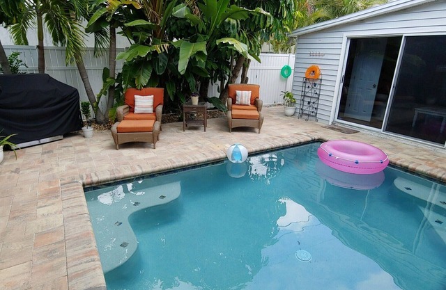 POOL, PRIVACY & BEACH STEPS AWAY