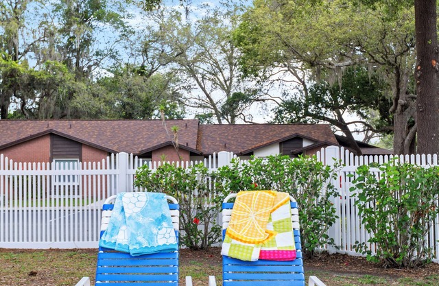 Pool, Private Yard, Grill, Massage Bed Within 2 miles of USF, Moffit Center