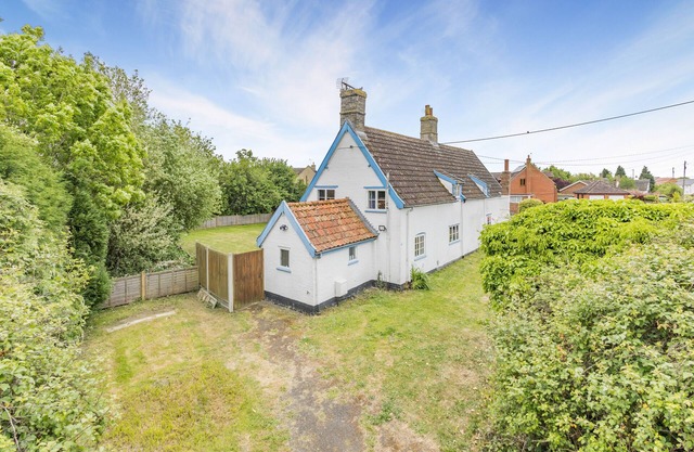 Pooles Farm Cottage - Three Bedroom House, Sleeps 4