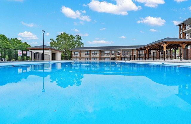 Poolside Cactus Flower Condo, Walk To Landing, Fishing Dock, & Indoor Pool