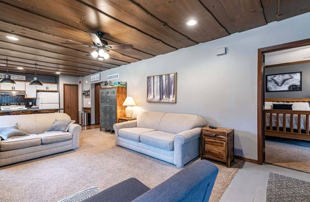 Poolside Villa on Lake Delton