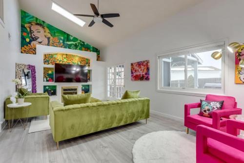 Pop Art Oasis with Karaoke Mini Golf Hot Tub and Pool