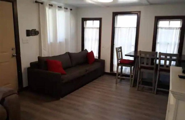 Pope's Museum Private Guest House on Historic Grounds. Pet-Friendly