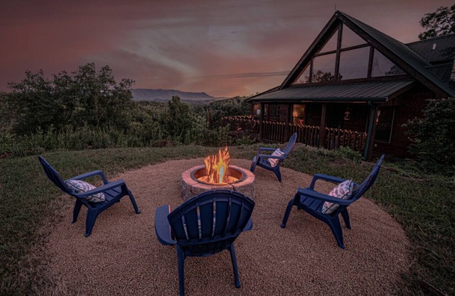 Poppy’s Place Cabin · Douglas Lake , Amazing Smoky Mountain Views 3 BR Dandridge TN