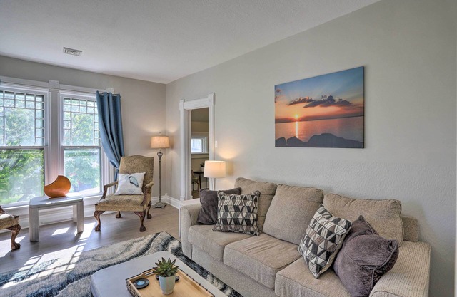 Port Clinton Getaway - Walk to Beach & Restaurants