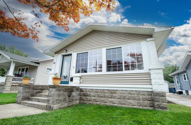 Port Clinton Lake House! 10 minute walk to Jet Express and town center