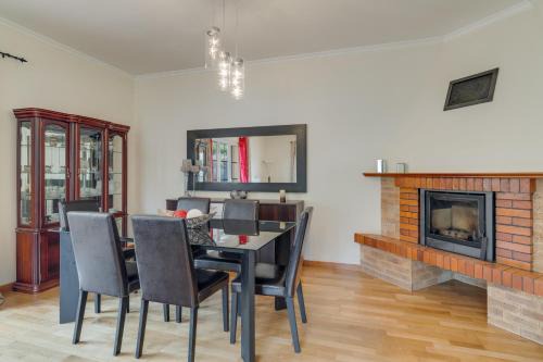 Porto Moniz Yellow House