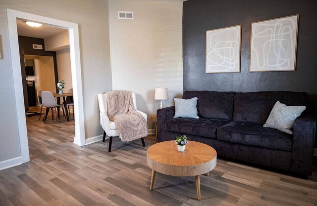 Portsmouth 2BR/1BA Getaway