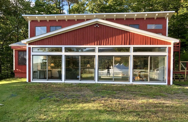 Post & Beam Chalet w/Stunning Lake & Mountain Views
