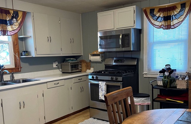 Post Lake Cottage On The Trail Systems 2 Bed, 1 Bath, Deck, Screen House