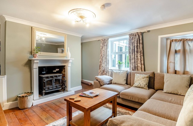 Post Office Cottage - Four Bedroom House, Sleeps 7