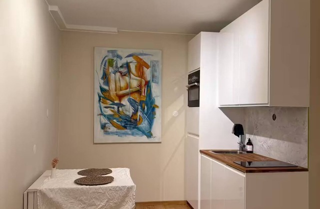 PP1B-Central-Cosy studio flat Suits globetrotters