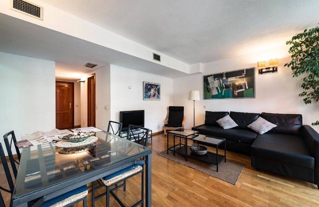 PRADO MUSEUM AIR (60m2, AC, WIFI, Easy CheckIn, Garage)